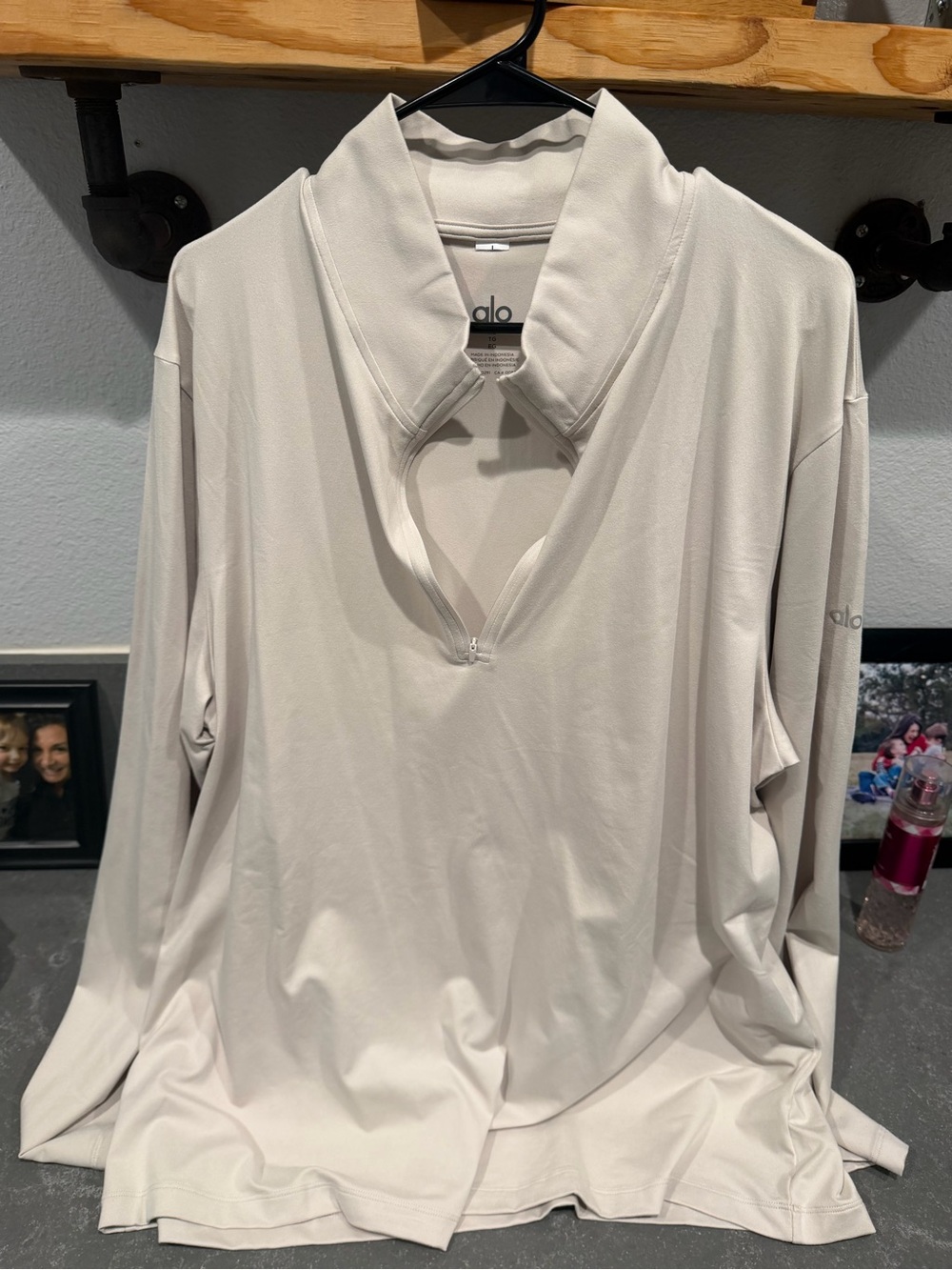ALO Yoga Women's Light Cream Half-Zip Pullover